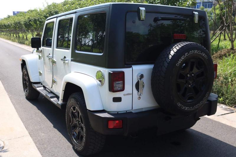 jeep 牧马人 3.6 四门 sahara 白色 自动档