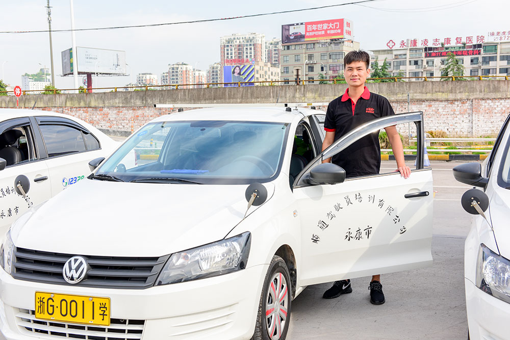 教练员：王刚