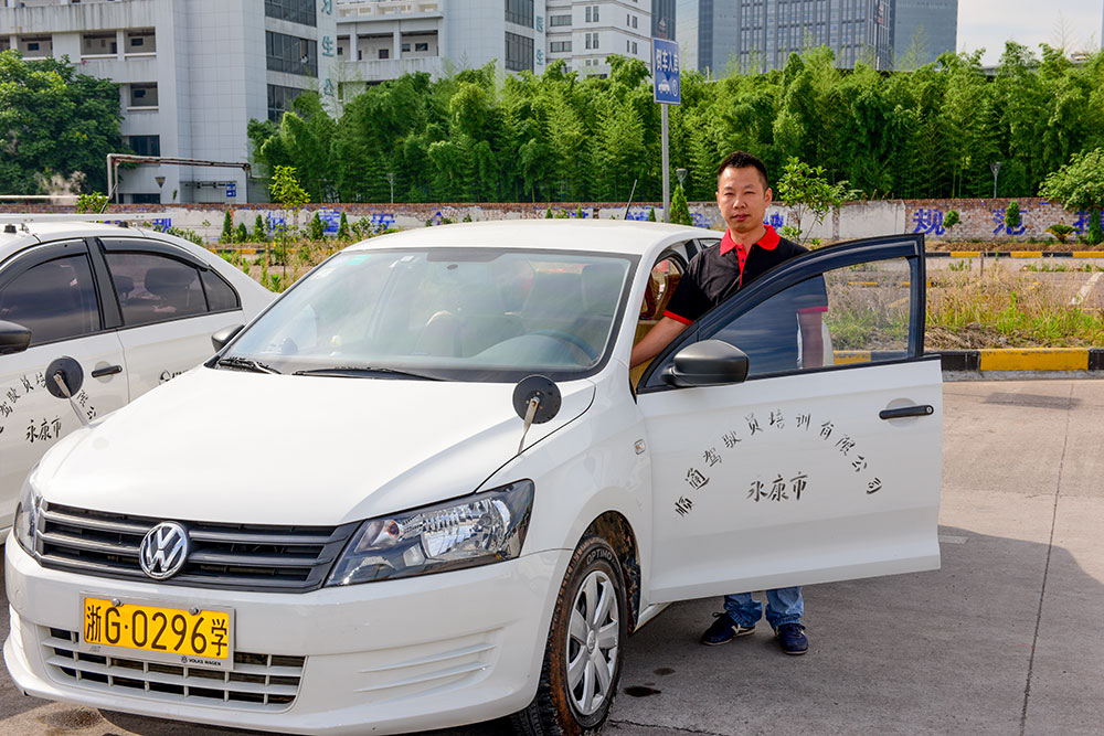 教练员：胡俊华