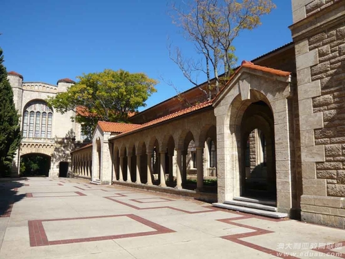 西澳大学