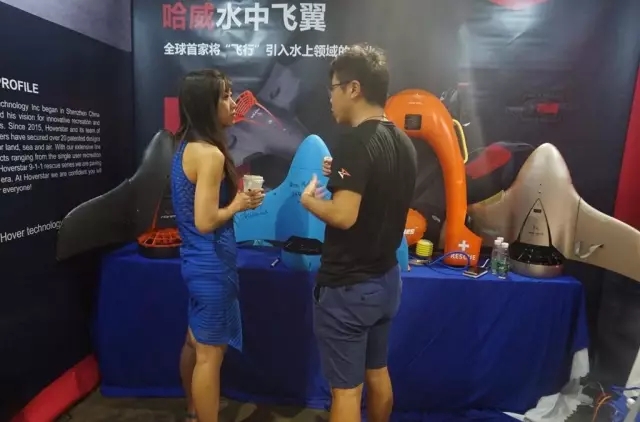 同样慕名而来的还有中国女子自由潜冠军.jpg
