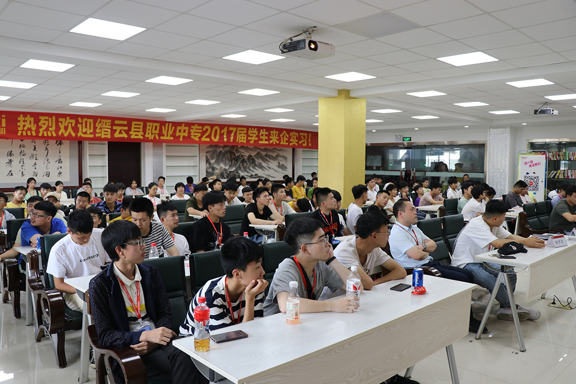 学生欢迎式.jpg
