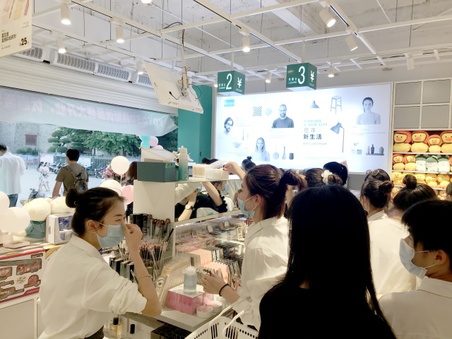 YOYOSO韩尚优品是美学生活设计师品牌，全球门店1000余家